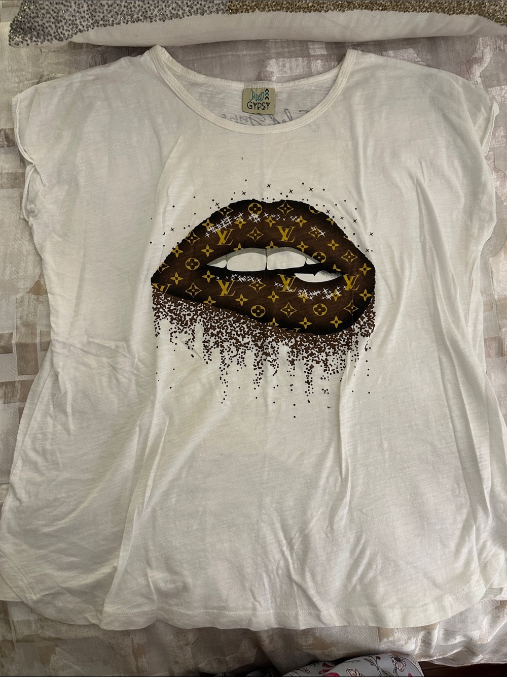 White Graphic Lip Print Tee - Brown Accent